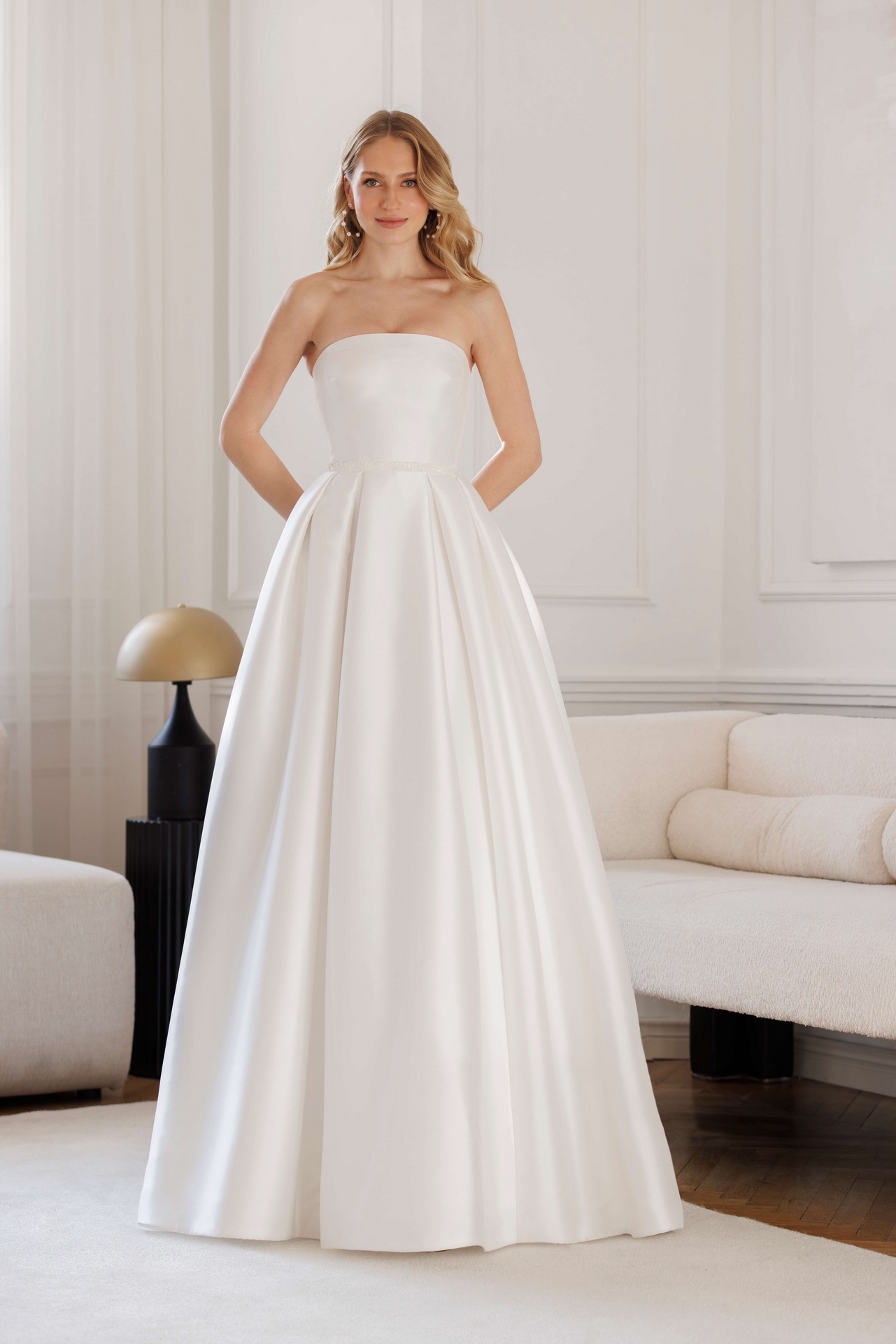 225 anika 01 0o7a9038