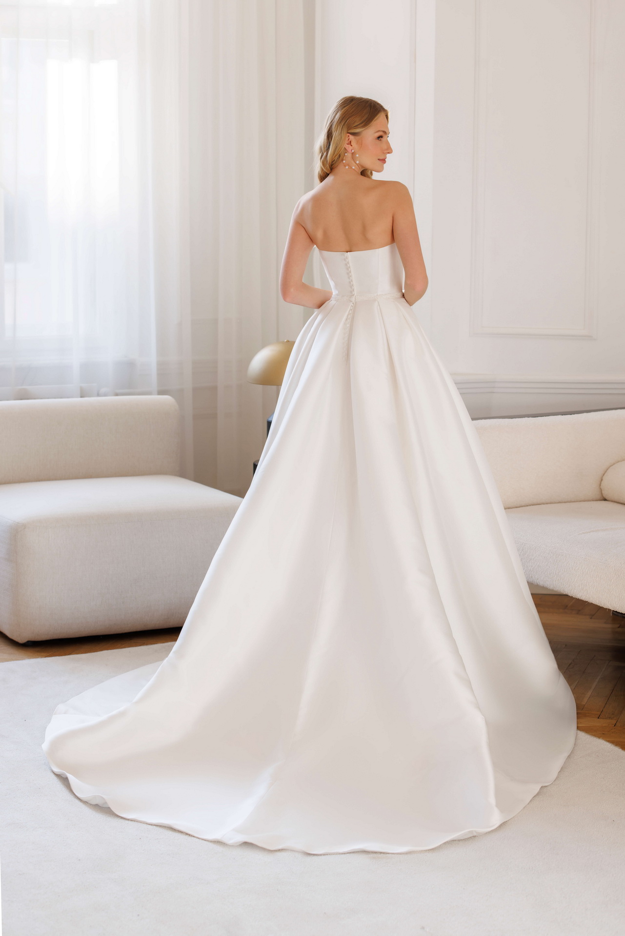 225 anika 03 0o7a9056
